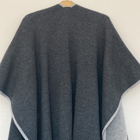 Kerisma Gray Knit open Front Shawl One Size - Picture 13 of 17